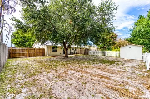Exterior - 1240 SE Saint Lawrence Way, Stuart, FL 34997 photo 5 of 6