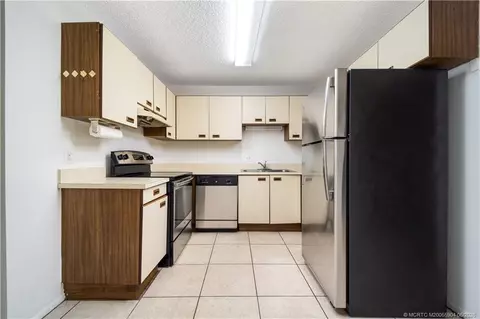 Kitchen - 1240 SE Saint Lawrence Way, Stuart, FL 34997 photo 2 of 2