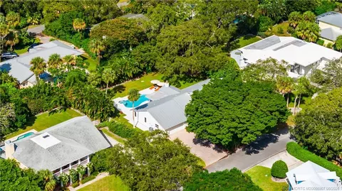 View/Area - 10 Ridgeland Dr, Stuart, FL 34996 photo 3 of 5