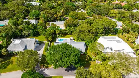 View/Area - 10 Ridgeland Dr, Stuart, FL 34996 photo 2 of 5