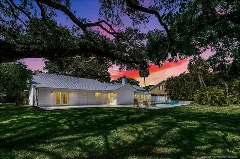 Exterior - 10 Ridgeland Dr, Stuart, FL 34996 photo 6 of 12