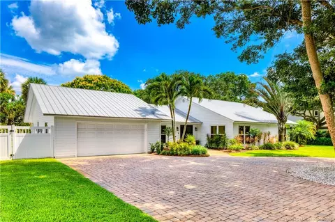 Exterior - 10 Ridgeland Dr, Stuart, FL 34996 photo 11 of 12