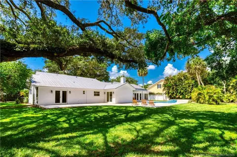 Exterior - 10 Ridgeland Dr, Stuart, FL 34996 photo 9 of 12