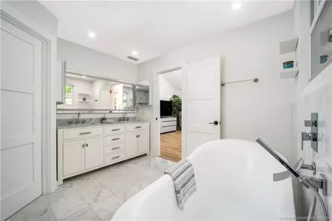 Bath - 10 Ridgeland Dr, Stuart, FL 34996 photo 1 of 6