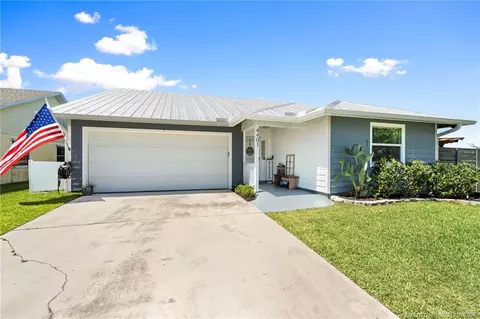 Exterior - 4401 SE Satinleaf Pl, Stuart, FL 34997 photo 17 of 19