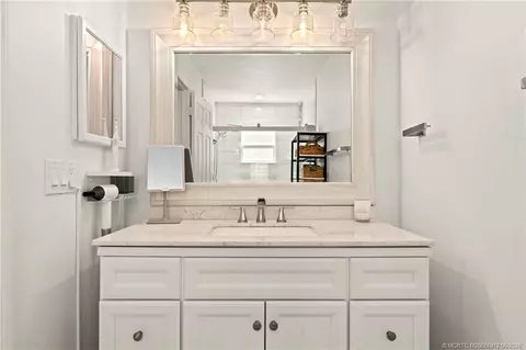 Bath - 4401 SE Satinleaf Pl, Stuart, FL 34997 photo 1 of 3