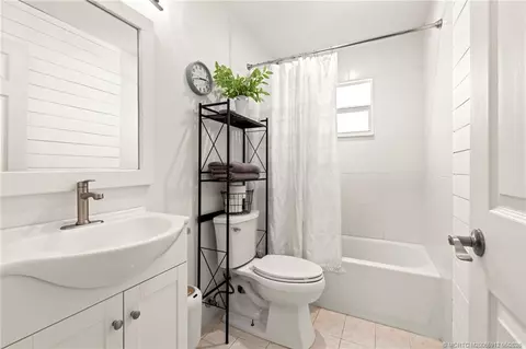 Bath - 4401 SE Satinleaf Pl, Stuart, FL 34997 photo 3 of 3