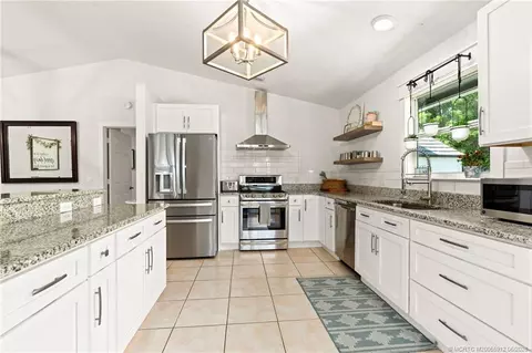 Kitchen - 4401 SE Satinleaf Pl, Stuart, FL 34997 photo 2 of 4