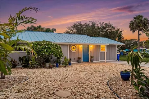 2495 NE Hickory Ave, Jensen Beach, FL 34957