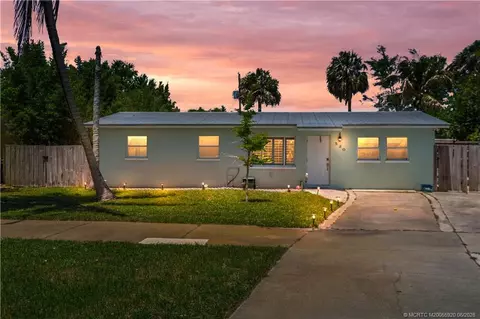 520 SE Dolphin Dr, Stuart, FL 34996