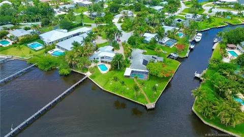 1910 NW Cove Cir, Stuart, FL 34994