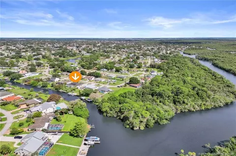 460 NE Cornwall Ave, Port Saint Lucie, FL 34983