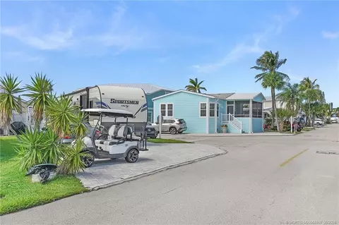 944 Nettles Blvd, Jensen Beach, FL 34957