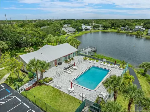 4060 NW Cinnamon Tree Cir, Jensen Beach, FL 34957