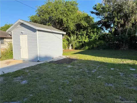 Exterior - 3277 SE Birch Ave, Stuart, FL 34997 photo 4 of 5