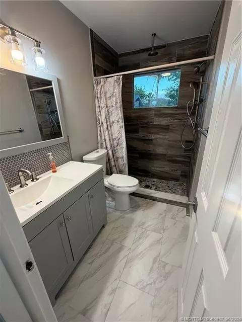Bath - 3277 SE Birch Ave, Stuart, FL 34997 photo 1 of 3