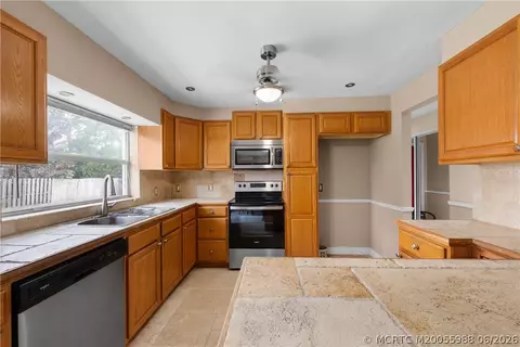 Kitchen - 1670 SE Madison St, Stuart, FL 34997 photo 4 of 4