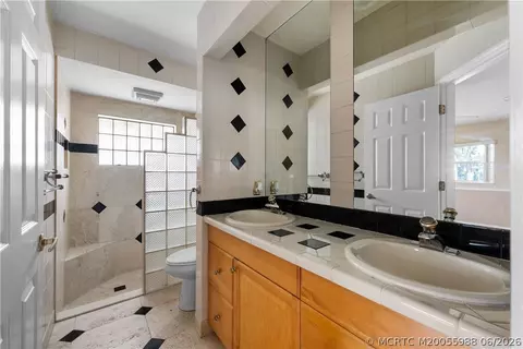 Bath - 1670 SE Madison St, Stuart, FL 34997 photo 3 of 3