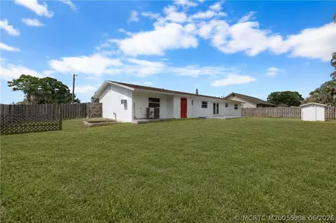 Exterior - 1670 SE Madison St, Stuart, FL 34997 photo 4 of 4