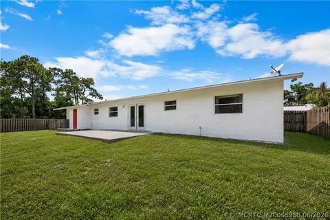 Exterior - 1670 SE Madison St, Stuart, FL 34997 photo 3 of 4