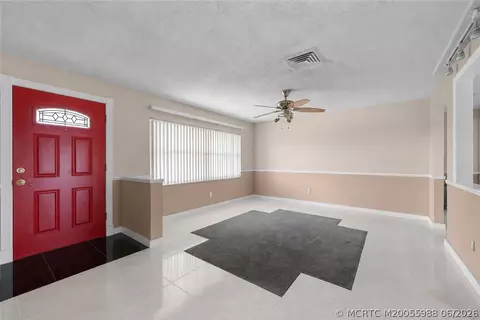 Living - 1670 SE Madison St, Stuart, FL 34997 photo 2 of 3