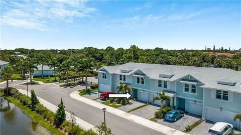 325 SE Halifax Ln, Stuart, FL 34994 photo 2