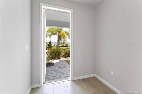 325 SE Halifax Ln, Stuart, FL 34994 photo 5