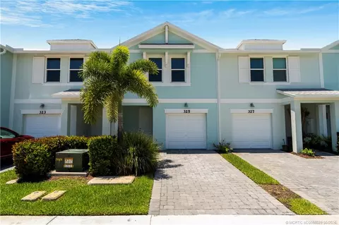325 SE Halifax Ln, Stuart, FL 34994 photo 3