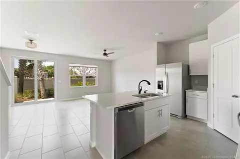325 SE Halifax Ln, Stuart, FL 34994 photo 8