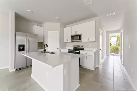 325 SE Halifax Ln, Stuart, FL 34994 photo 7