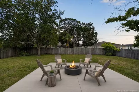 922 SW Haleyberry Ave, Port Saint Lucie, FL 34953