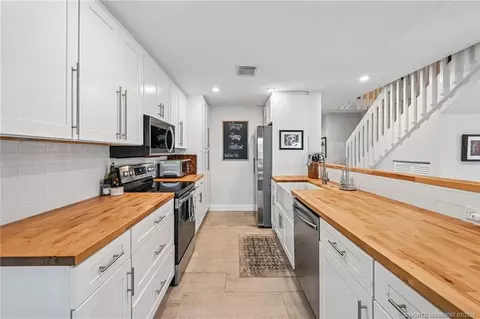 Kitchen - 250 NEdgewater Dr, Stuart, FL 34996 photo 1 of 4