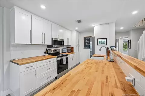 Kitchen - 250 NEdgewater Dr, Stuart, FL 34996 photo 2 of 4