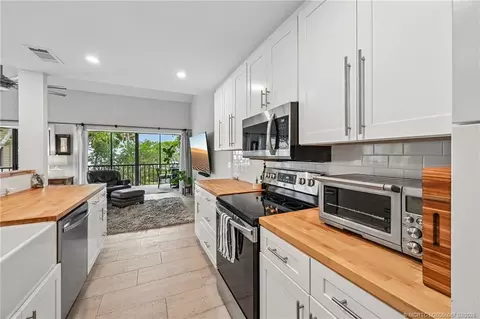 Kitchen - 250 NEdgewater Dr, Stuart, FL 34996 photo 4 of 4