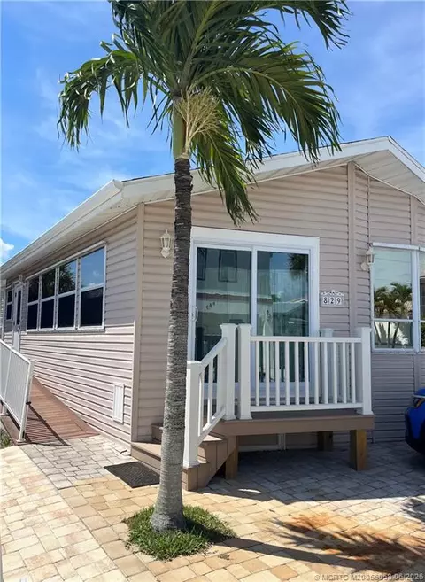 829 Nettles Blvd, Jensen Beach, FL 34957