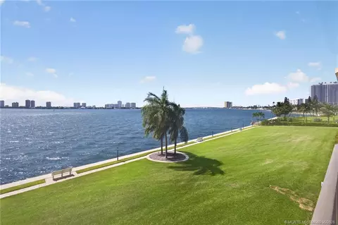 801 Lake Shore Dr #302, Lake Park, FL 33403