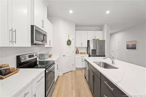 Kitchen - 208 SW Pomeroy St, Stuart, FL 34997 photo 3 of 5