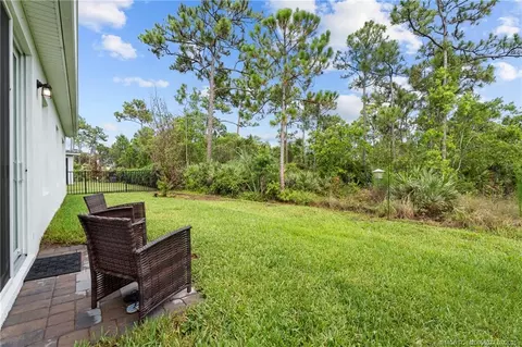 Exterior - 208 SW Pomeroy St, Stuart, FL 34997 photo 7 of 12