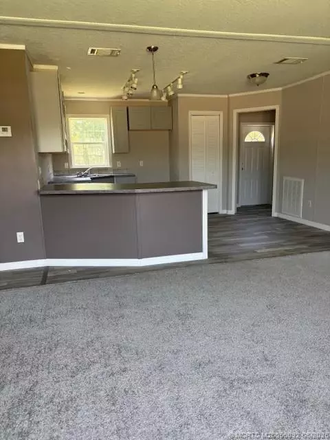 699 4th St, Moore Haven, FL 33471 photo 3