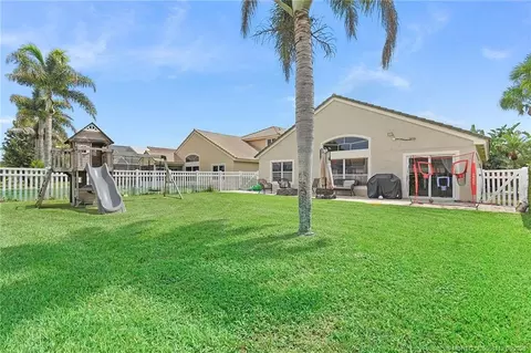1015 SE Westminster Pl, Stuart, FL 34997 photo 3