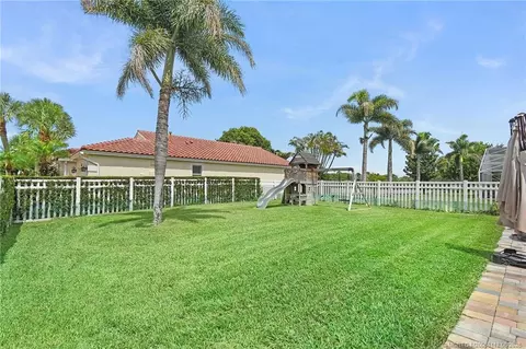 1015 SE Westminster Pl, Stuart, FL 34997 photo 2