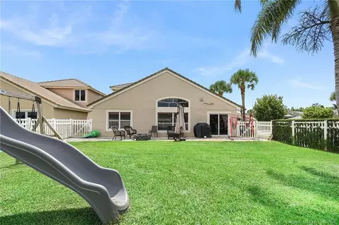 1015 SE Westminster Pl, Stuart, FL 34997 photo 4