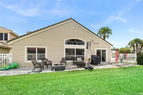 1015 SE Westminster Pl, Stuart, FL 34997 photo 5