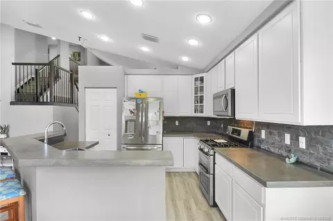 1015 SE Westminster Pl, Stuart, FL 34997 photo 17