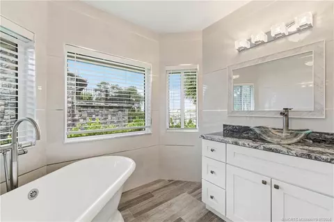 Bath - 3491 SE Kubin Ave, Stuart, FL 34997 photo 1 of 4