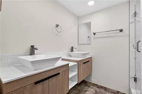 Bath - 5708 SE Windsong Ln, Stuart, FL 34997 photo 1 of 3