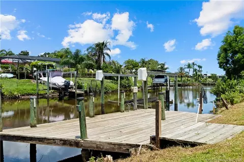 864 SE Degan Dr, Port Saint Lucie, FL 34983