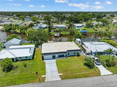 864 SE Degan Dr, Port Saint Lucie, FL 34983