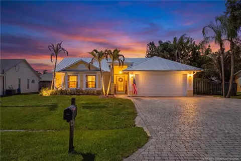 2326 SE Luau Ave, Port Saint Lucie, FL 34952