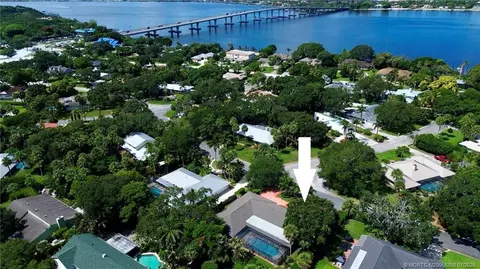 View/Area - 22 Banyan Rd, Stuart, FL 34996 photo 2 of 3
